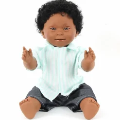 Hot Dukke m. Downs syndrom - Dreng, sort hår, 40 cm