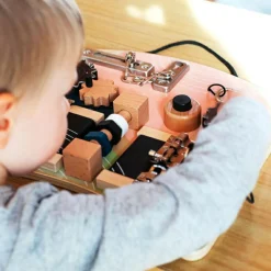 New small foot Finmotoriktavle - Låse & gear