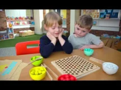 Finmotorisk læringsspil med mønsterkort