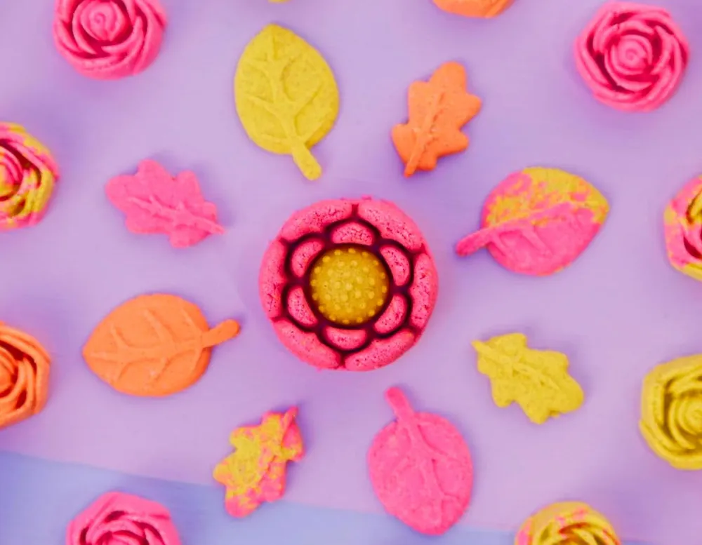 New Kinetic Sand ® - Squish Blossom