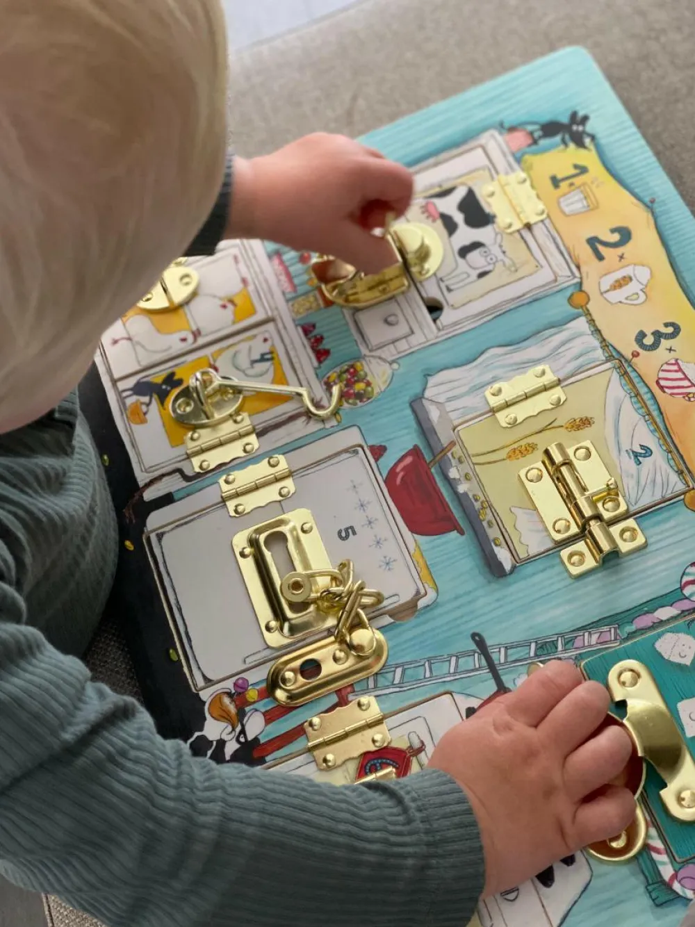 Best Ciha Låsebræt - Kig ind i køkkenet