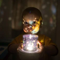 Outlet Natlampe med projektor og musik