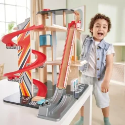 Online Hape Parkeringshus inkl. stunt-rampe