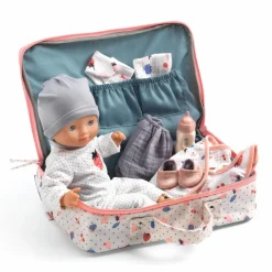 Hot Djeco Pomea dukke 32 cm - Vanille, inkl. rejsekuffert