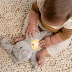 Outlet Sanse-kaninen Sylvi™ med lys og musik